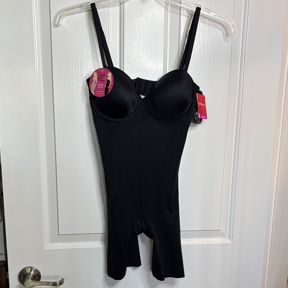 NWT SPANX Strapless Mid-Thigh Cupped Bodysuit in black size M